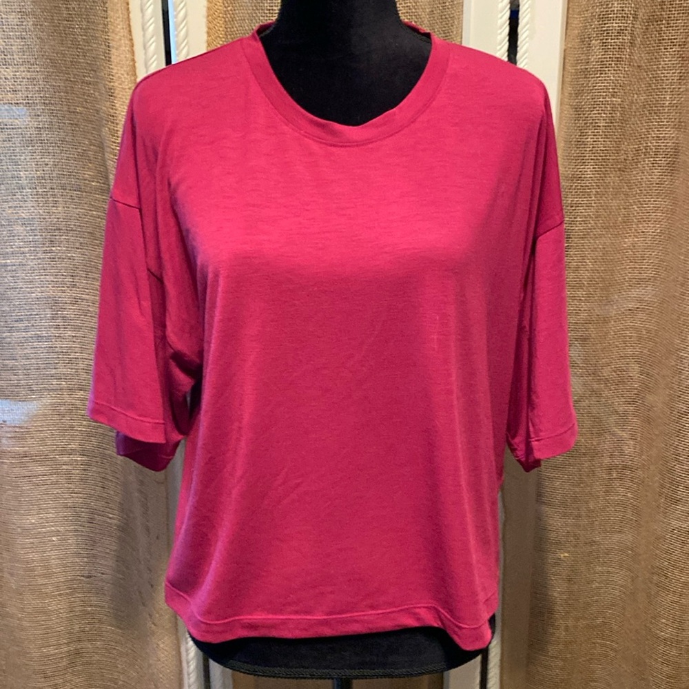 MPG Top Women's Size Large Crew Neck Activewear box cut Shirt magenta,deep pink